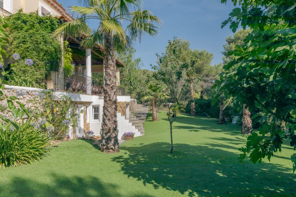 grounds of Casa Nova Estate in Sitges