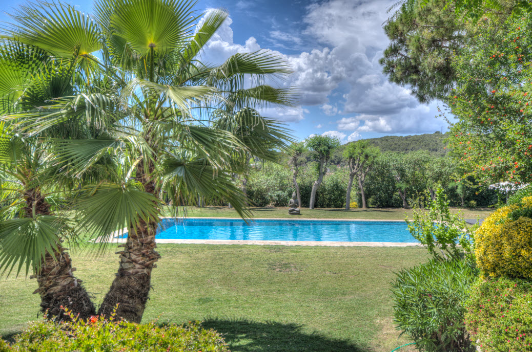 Swimming pool at Masia Can Pares wedding venue